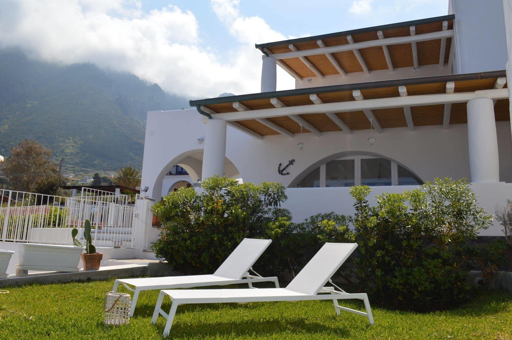 'A Alera Room & Breakfast Malfa (Salina)
